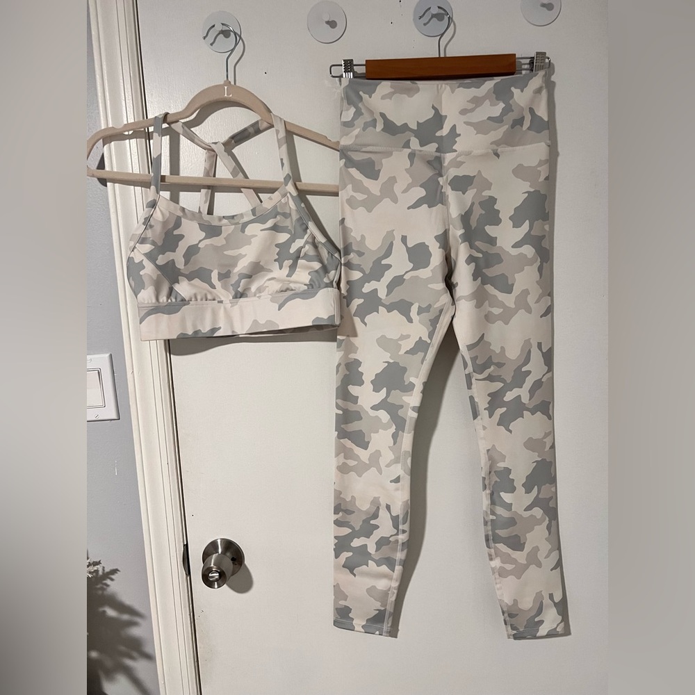NEW, never worn Fabletic’s women’s workout set